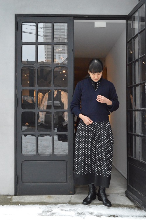 Sweater : French Army¥8,800+tax Dress : CABINET ¥88,000+tax 
