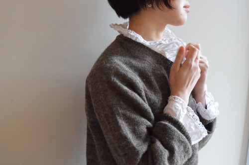 Sweater : ¥21,000+tax Blouse : Antique ¥28,000〜¥38,000