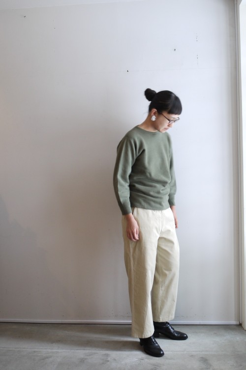 Tops : French Army Cotton Sweat ¥8,800+tax Pants : TENNE HANDCRAFTED MODERN (ARCH HERITAGE WOMENS) Earrings : Vintage Miriam Haskell ¥35,000+tax