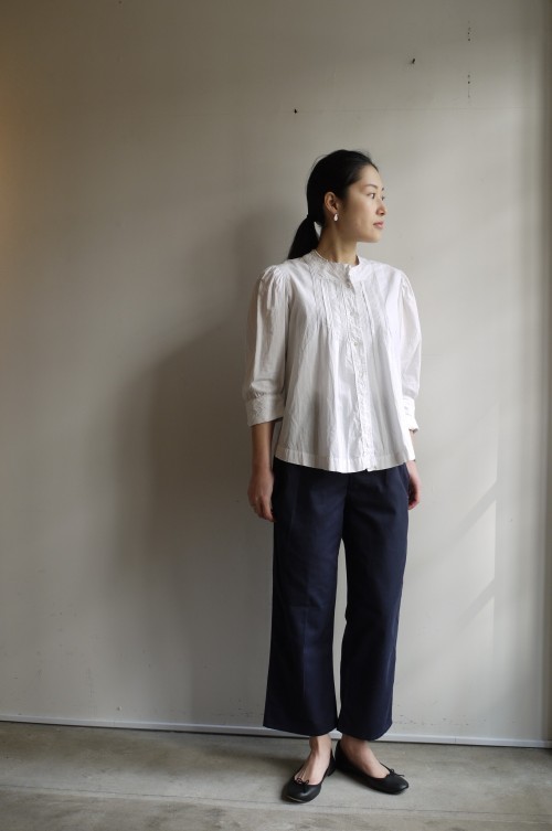 Blouse : Antique ¥33,000+tax Shoes : repetto ¥34,000+tax