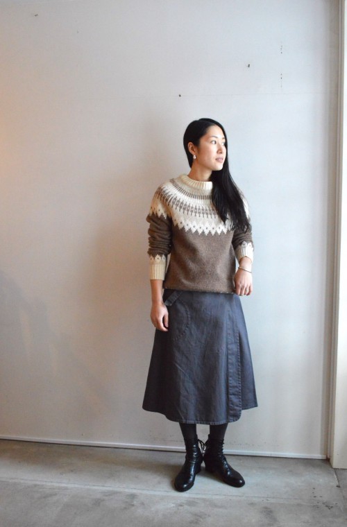 Sweater : Vintage ¥13,000+tax Skirt : OLD TOWN ¥34,000+tax